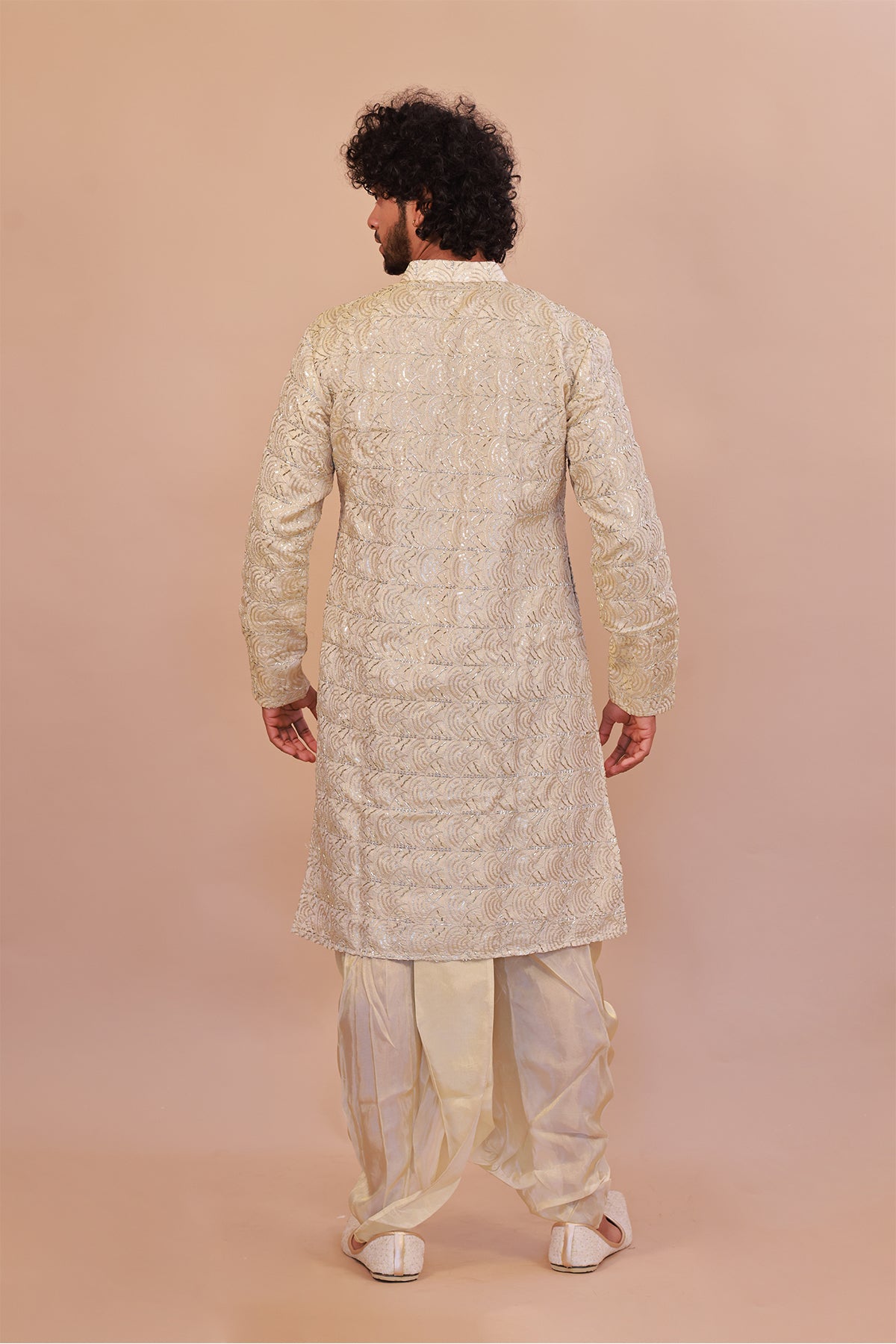 Chic Men’s Silk Cream Kurta Set Featuring Plain Kaccha & Shwal