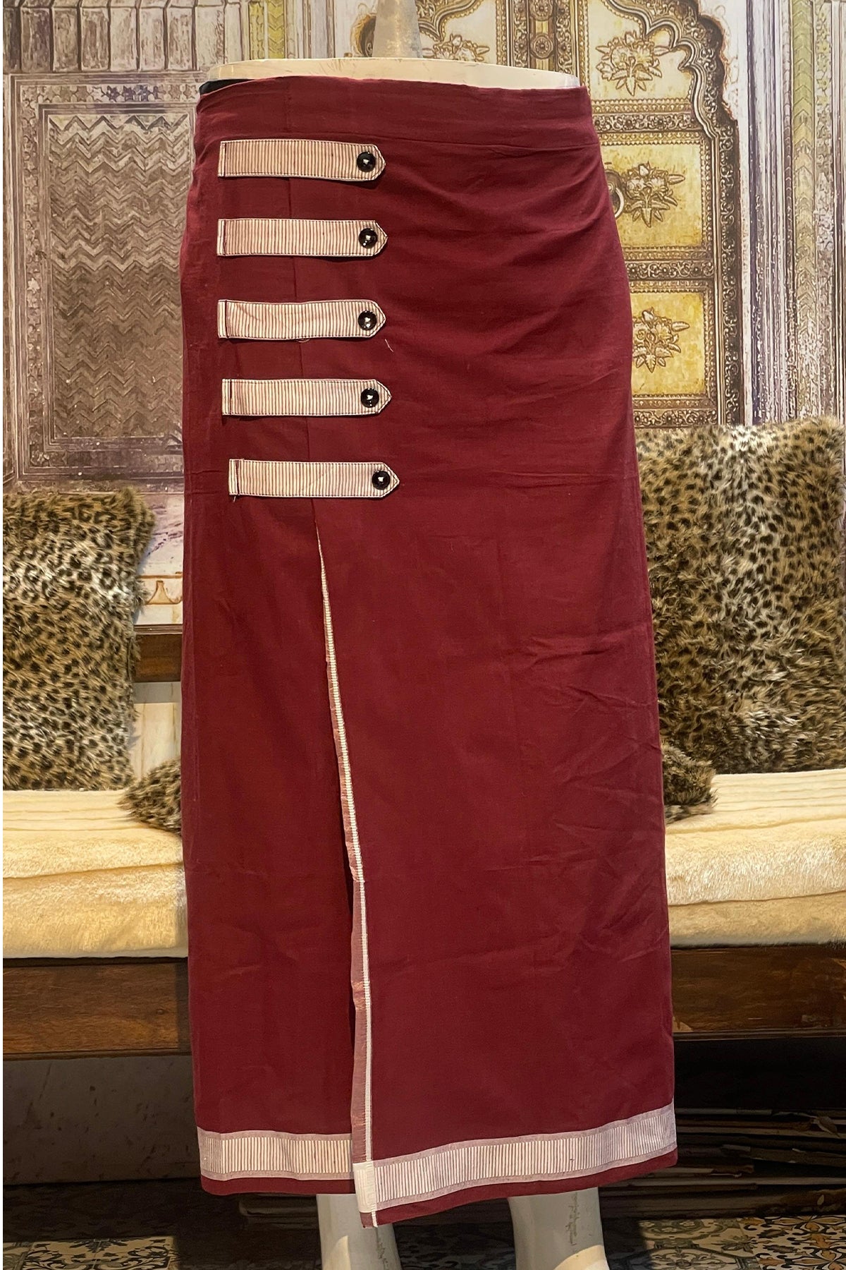 Maroon lungi