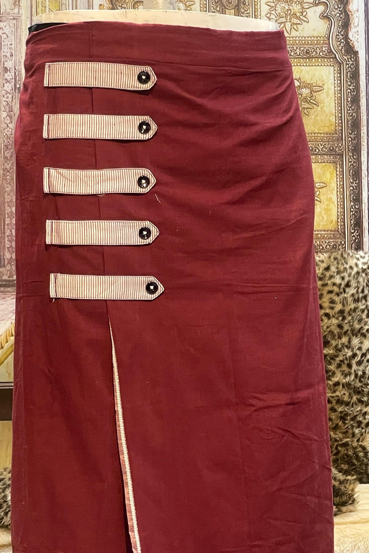 Maroon lungi