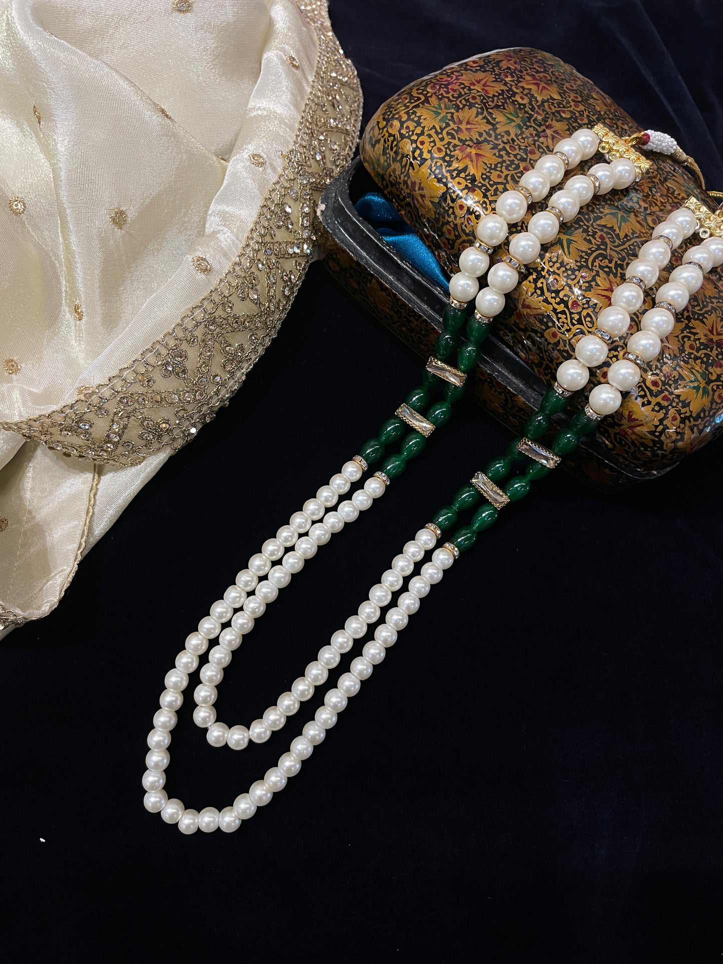 Vintage-Inspired White and Green Pearl Mala – Sophisticated Multi-Layer Necklace