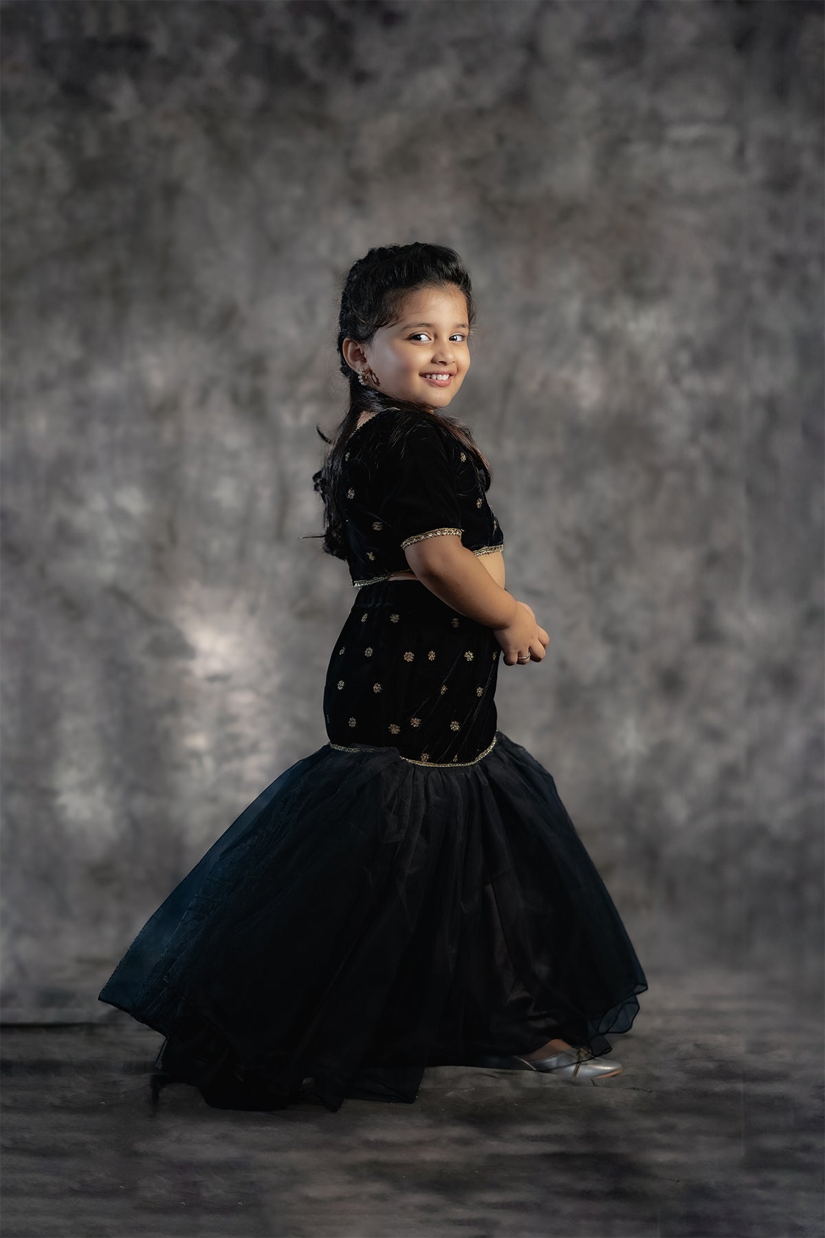 Black velvet top & Fish cut skirt for kid